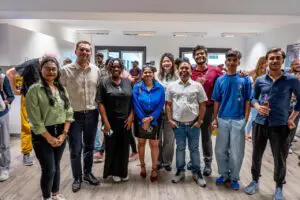 Sören und Studierende beim EC Kickoff Event, Beitragsbild