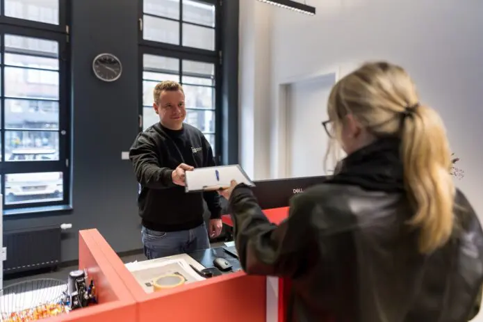 entry comittee warm welcome at IU-Campus Hamburg2