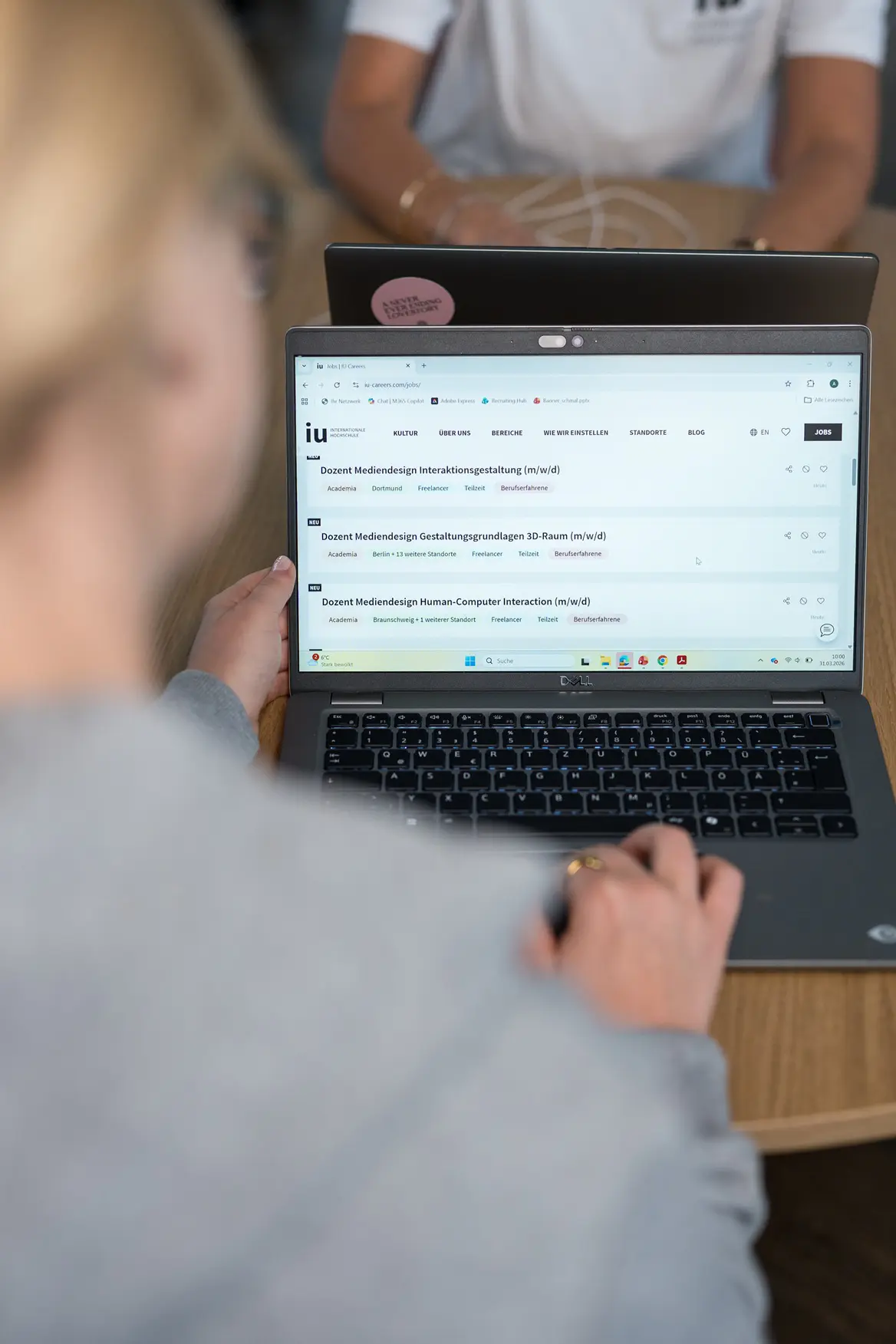 jobboard laptop woman