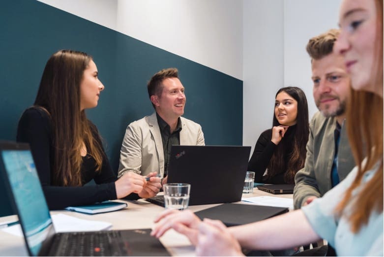 Werde Teil des IU Sales Teams