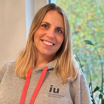 Unsere HR Business Partnerin Alex