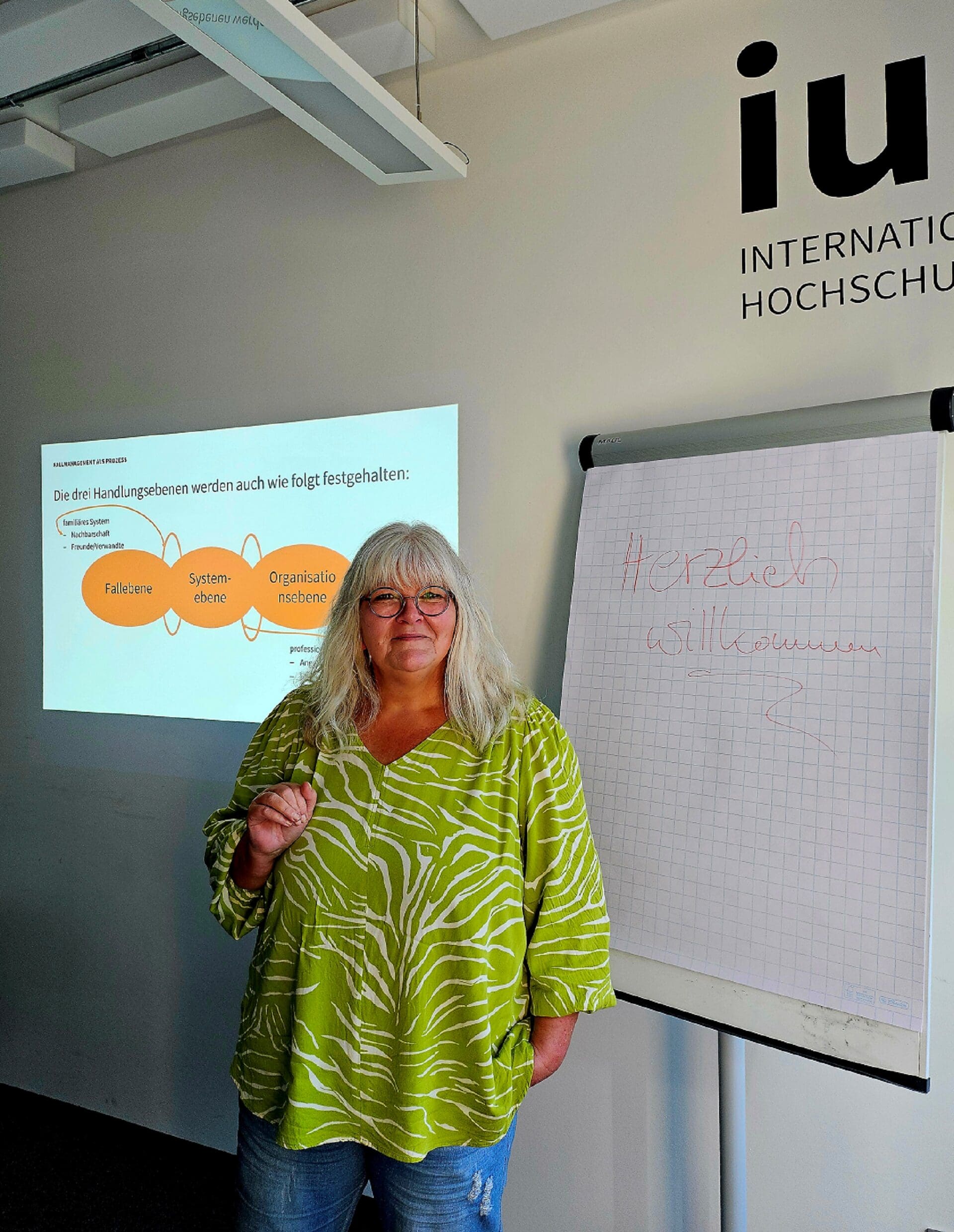Elisabeth lehrt mit Leidenschaft an der IU und möchte damit ihre Studierenden inspirieren. 
