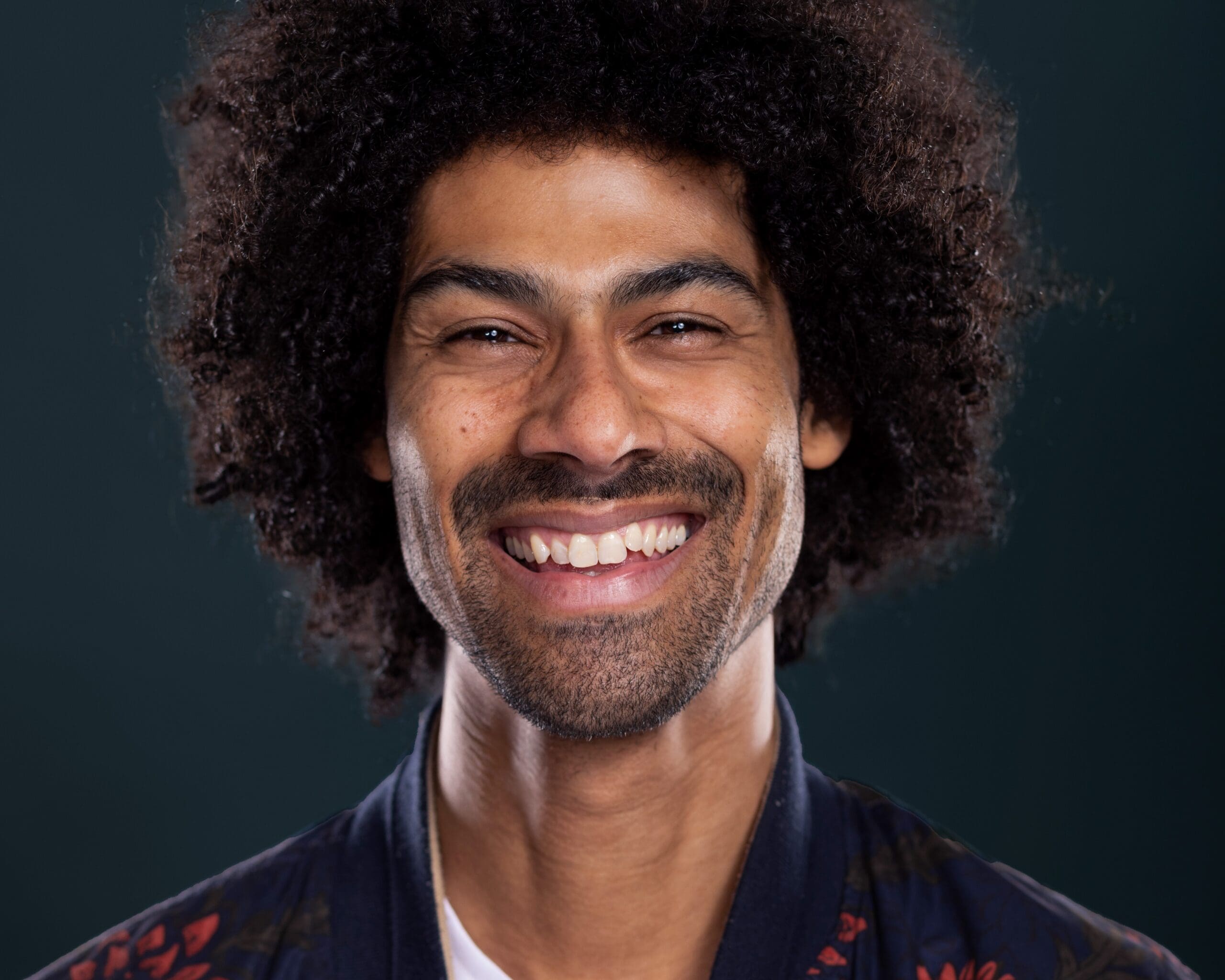 Studienberater Steven Akinwale Beitragsbild